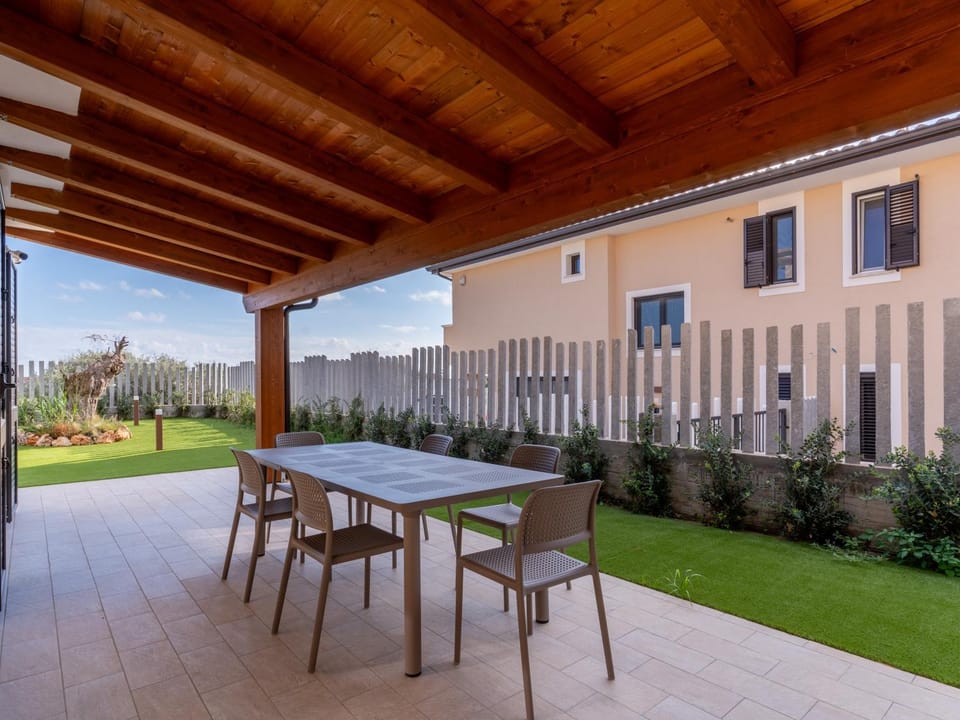 Property building, Spring, Garden, Garden, Balcony/Terrace