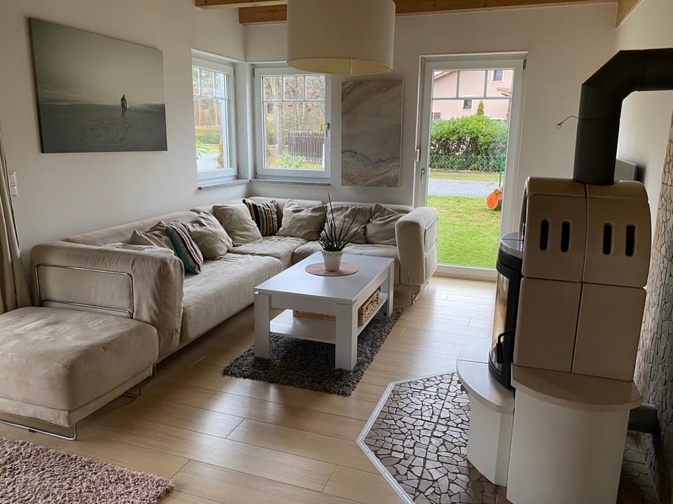 Communal lounge/ TV room, Living room, Entertainment, pet friendly