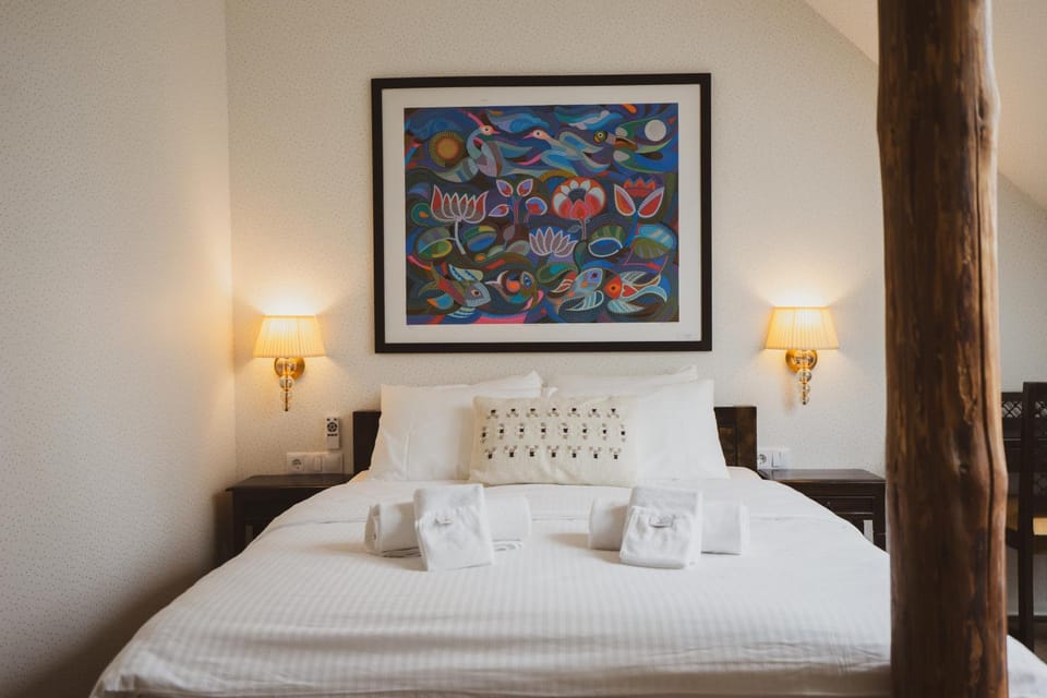 Bed, Decorative detail, towels