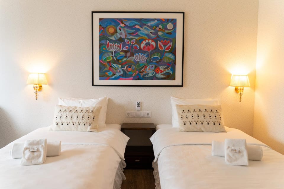 Bed, Decorative detail, towels