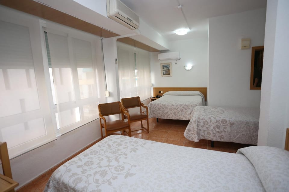 Bed, Photo of the whole room, Bedroom, air conditioner