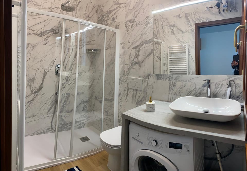 Shower, Toilet, Bathroom