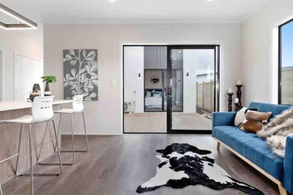 Modern Beach Retreat 4 bedrooms House in Bay Of Plenty