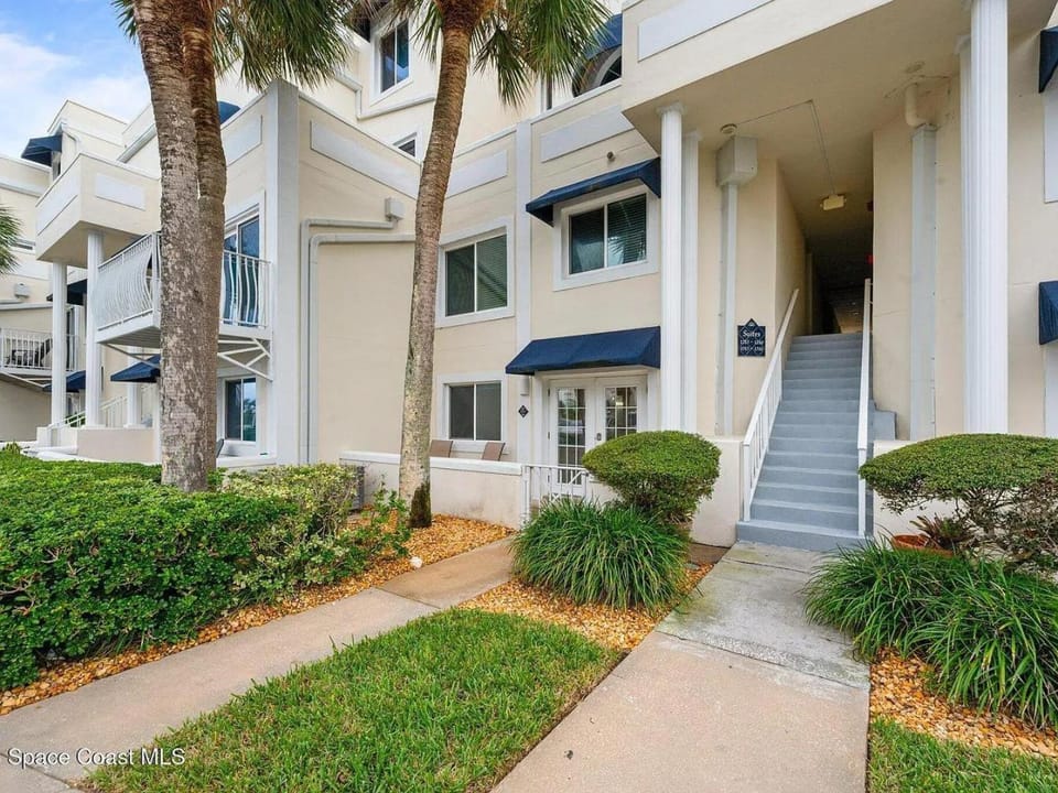 Enchanting 2-Bedroom Ground Floor Beach Condo at Cape Canaveral WiFi & AC Apartment in Cape Canaveral