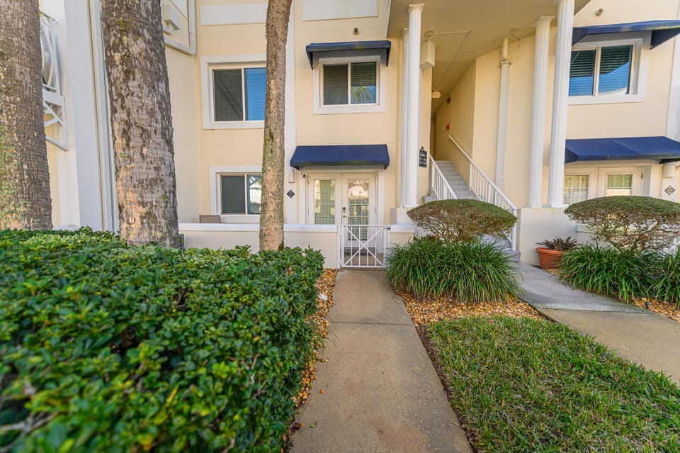 Enchanting 2-Bedroom Ground Floor Beach Condo at Cape Canaveral WiFi & AC Apartment in Cape Canaveral