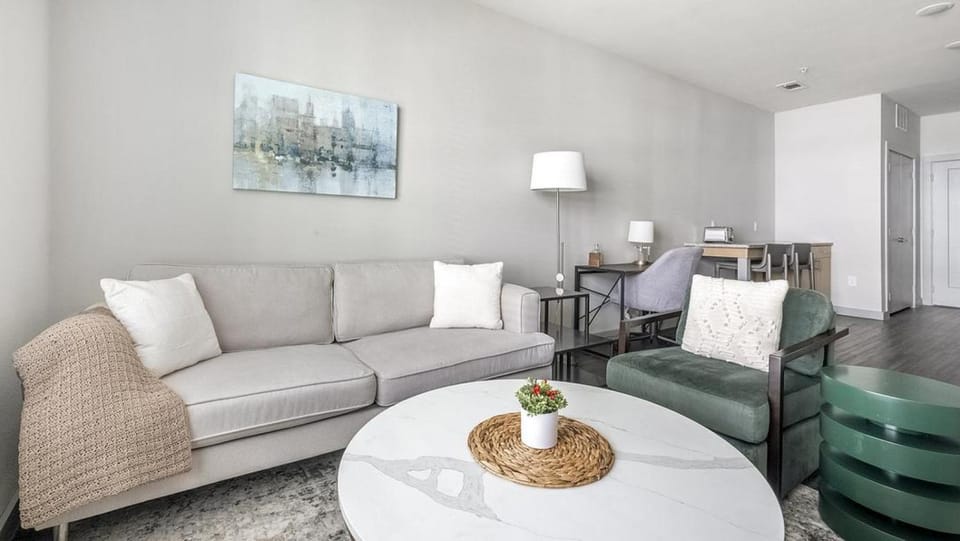 Landing at The Standard in the Heights - 2 Bedrooms in Northside Apartment in Harris County