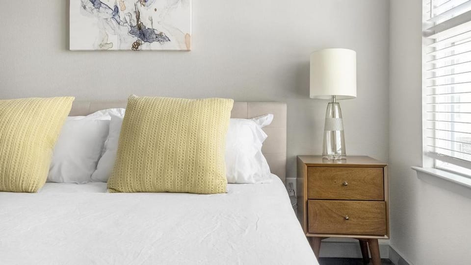 Landing at The Standard in the Heights - 1 Bedroom in Northside Apartment in Harris County