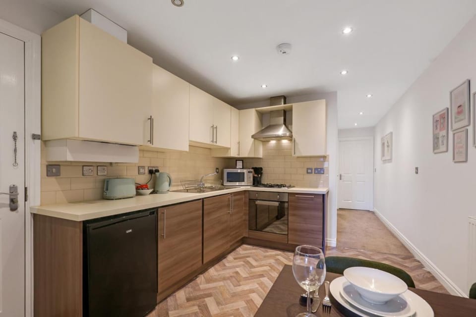 Kitchen or kitchenette, Dining area, oven, pet friendly, stove