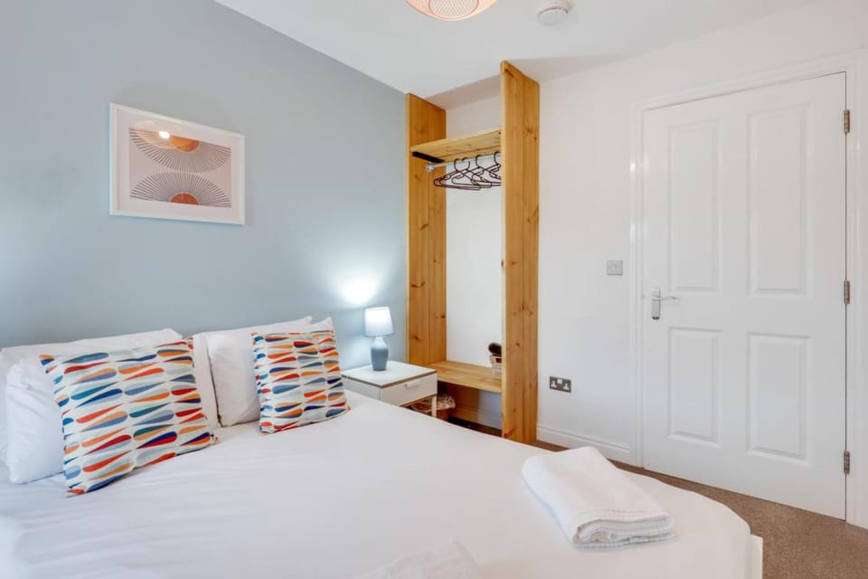 Bed, Photo of the whole room, Bedroom, towels, wardrobe