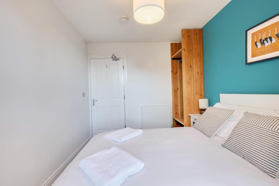 Bed, Photo of the whole room, Bedroom, towels, wardrobe