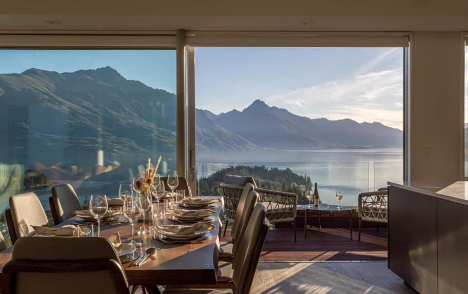 Balcony/Terrace, Dining area, Lake view, Mountain view