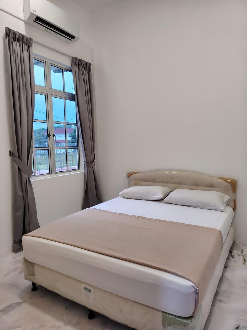 Bed, Bedroom, air conditioner