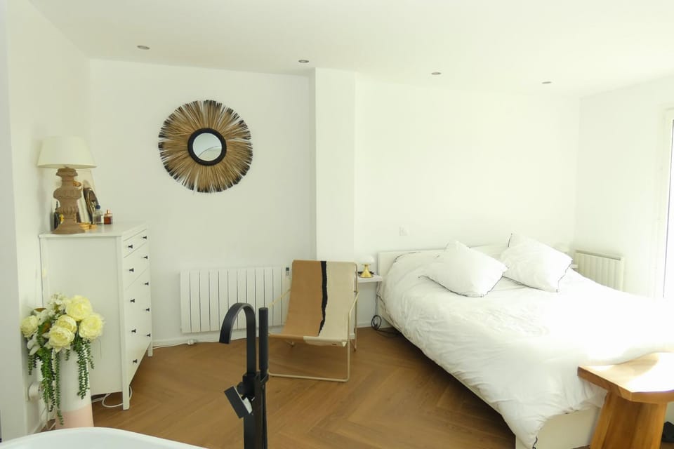 LES 3 CEDRES family home with lake view House in Auvergne-Rhône-Alpes