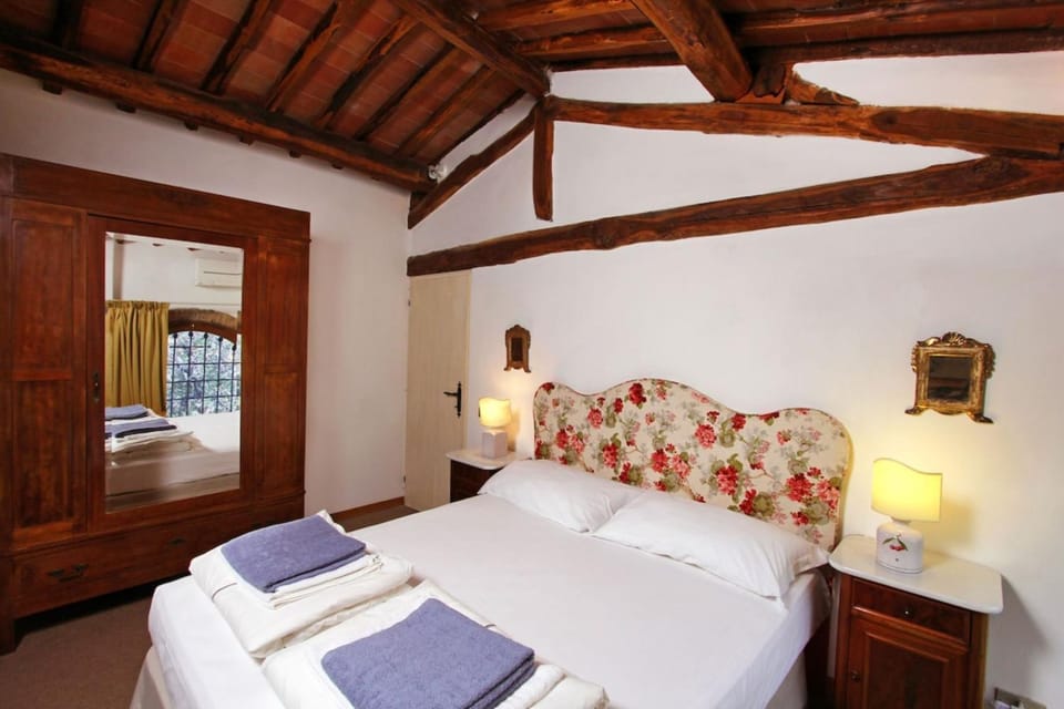 Property building, Living room, Bedroom