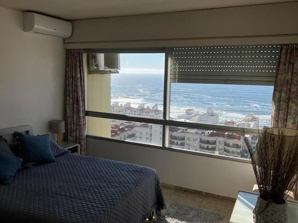 Bedroom, City view, Sea view