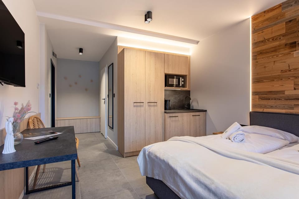 Bed, Kitchen or kitchenette, Photo of the whole room