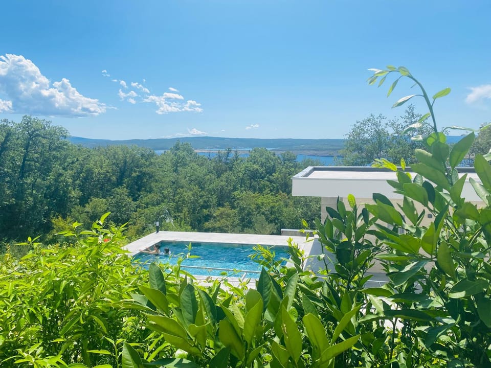 Pool view, Sea view