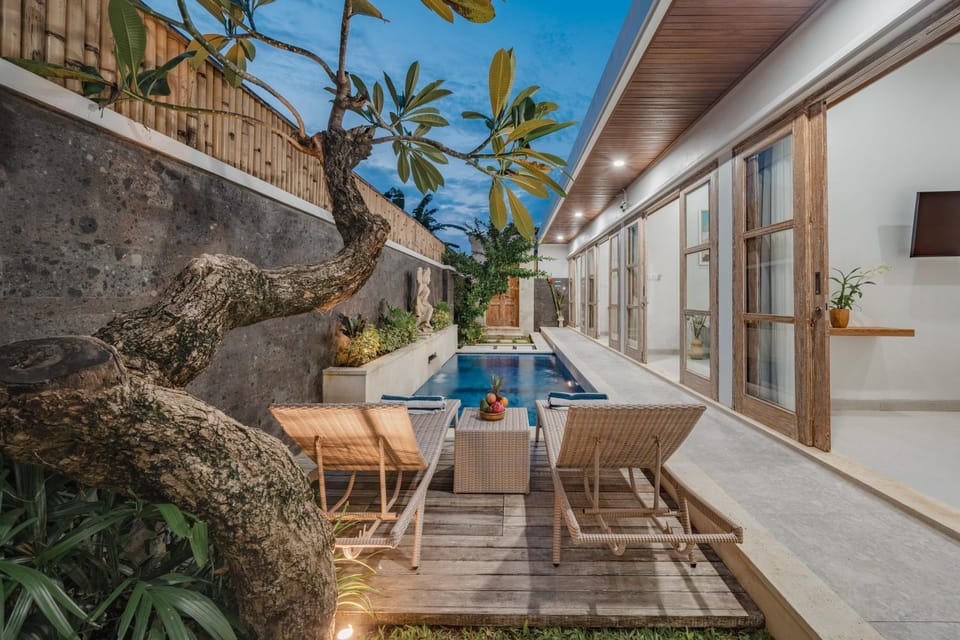 Property building, Patio, Garden, View (from property/room), Seating area, Garden view