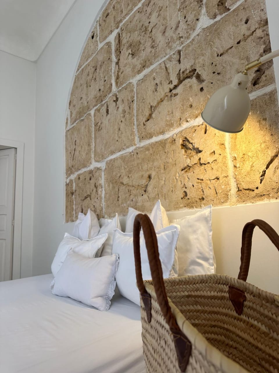 F Home Apartment in Noto