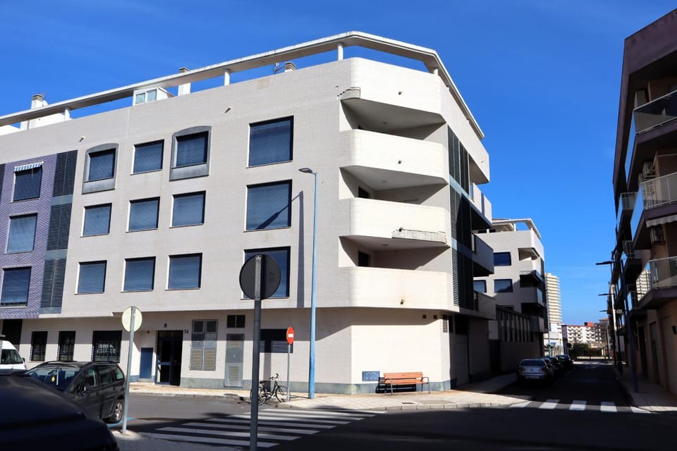 Property building, Facade/entrance, Off site