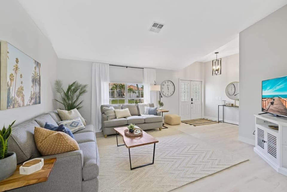 Cape Coral Home with Huge Heated Pool & Lanai House in Cape Coral
