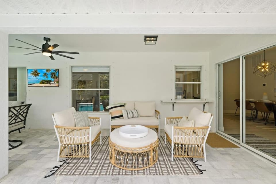 Cape Coral Home with Huge Heated Pool & Lanai House in Cape Coral