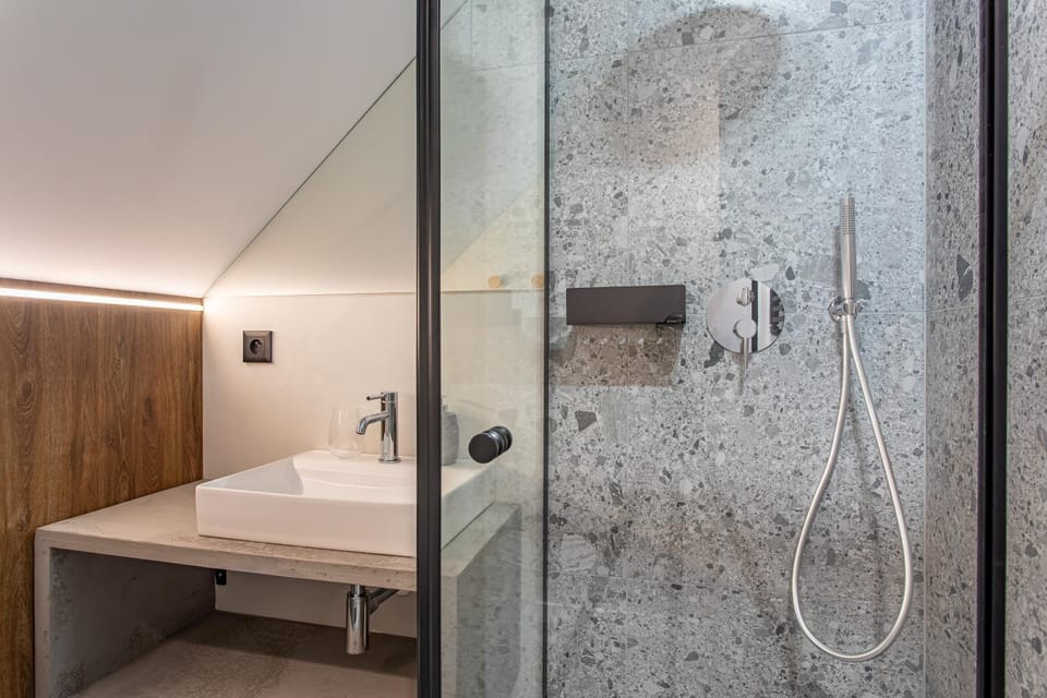 Shower, Bathroom, towels