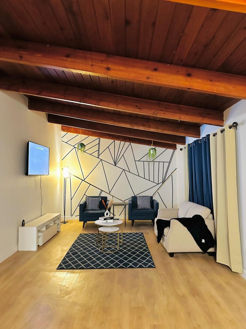 P and N Suites-Newly Renovated Apartment in Edmonton