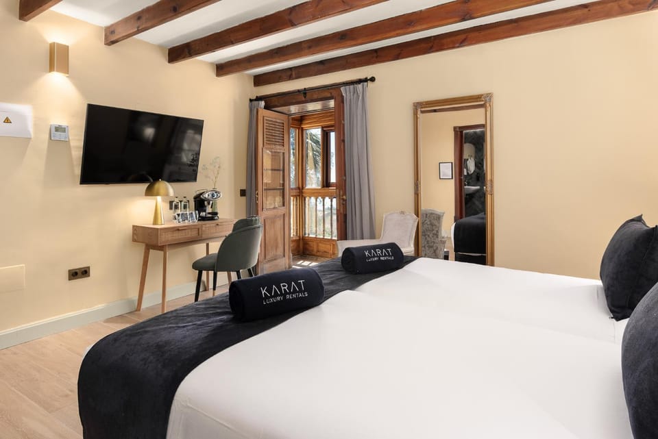 TV and multimedia, Photo of the whole room, Bedroom