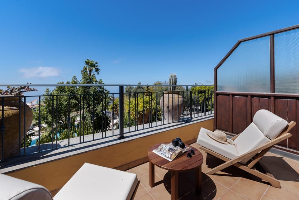 Day, Natural landscape, Balcony/Terrace, Sea view
