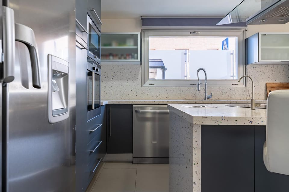 Kitchen or kitchenette, Living room