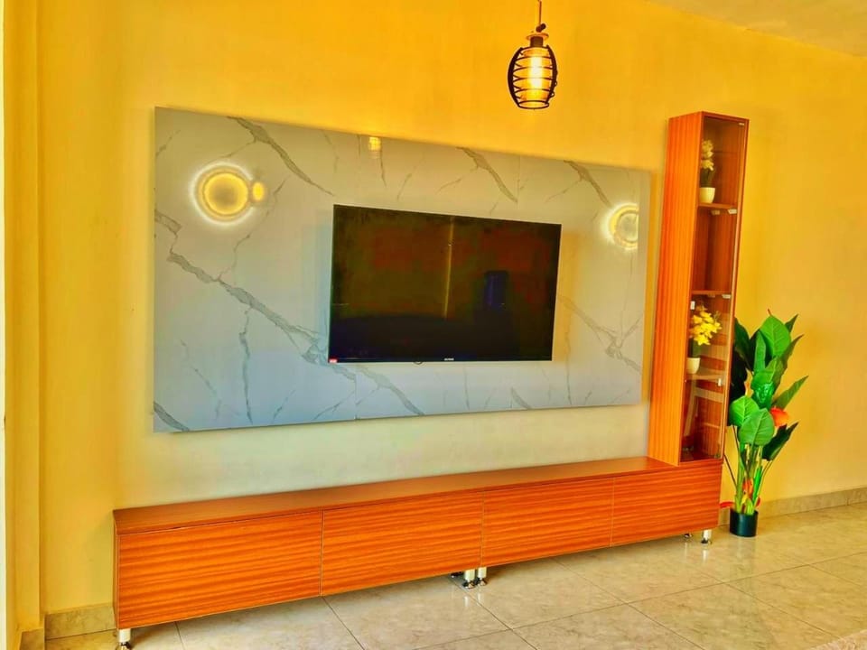 Communal lounge/ TV room, Sea view
