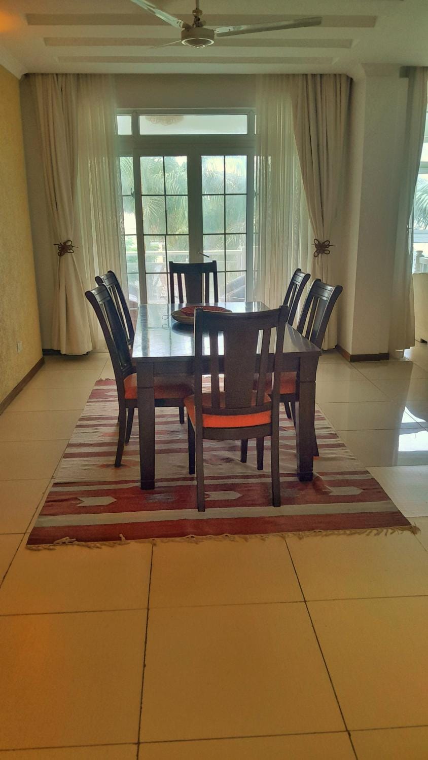 Seating area, Dining area