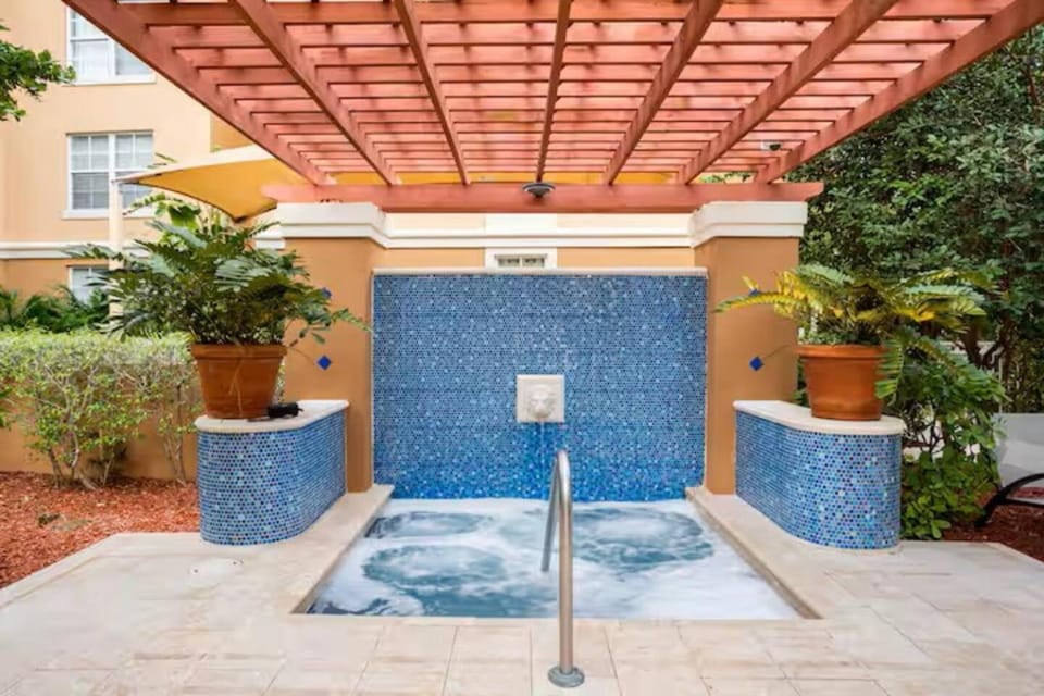 Urban Luxe Aventura 22 Retreat Apartment in Sunny Isles Beach