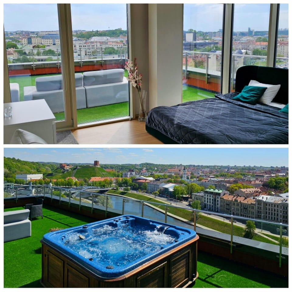 Hot Tub, View (from property/room), Balcony/Terrace, Bedroom