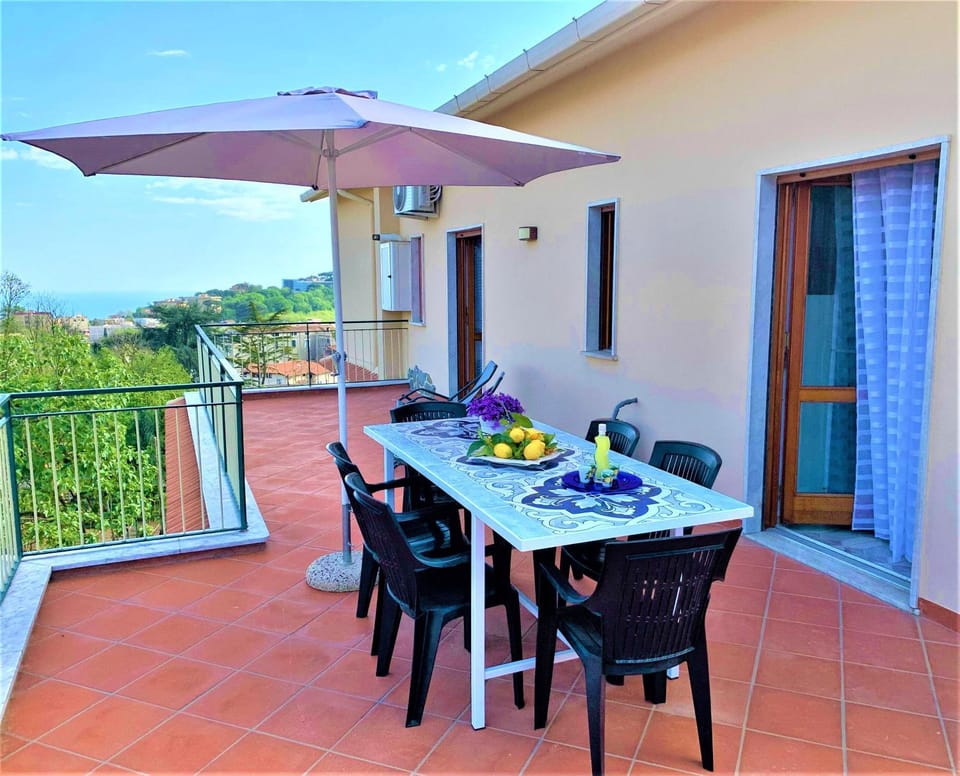 Property building, Balcony/Terrace, Balcony/Terrace