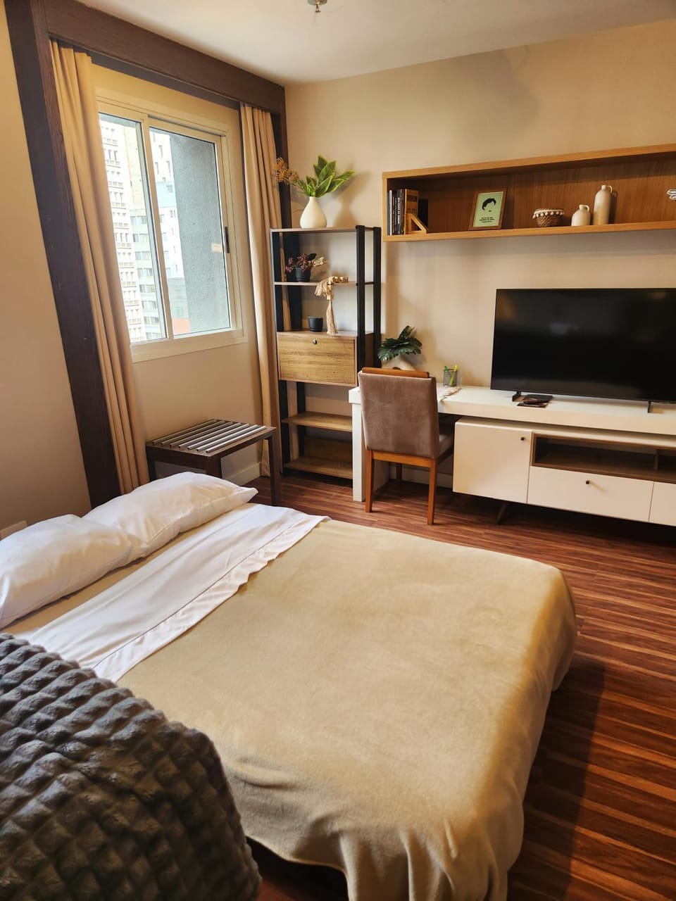 Communal lounge/ TV room, Bed, TV and multimedia, Photo of the whole room, Bedroom