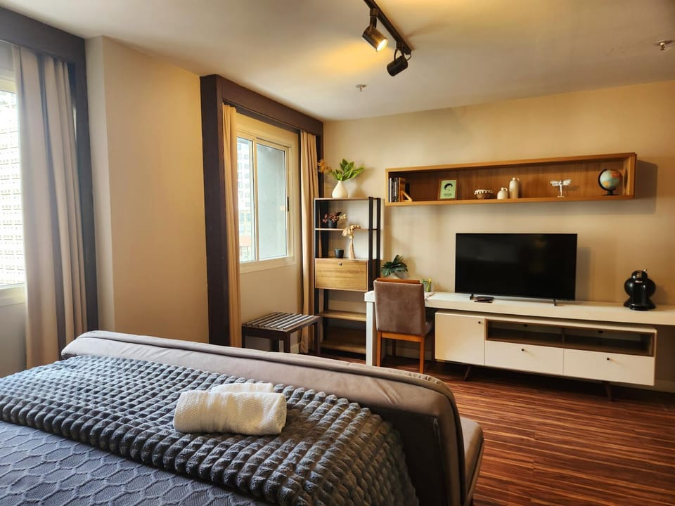 Communal lounge/ TV room, TV and multimedia, Living room, Photo of the whole room, Seating area, Bedroom, towels