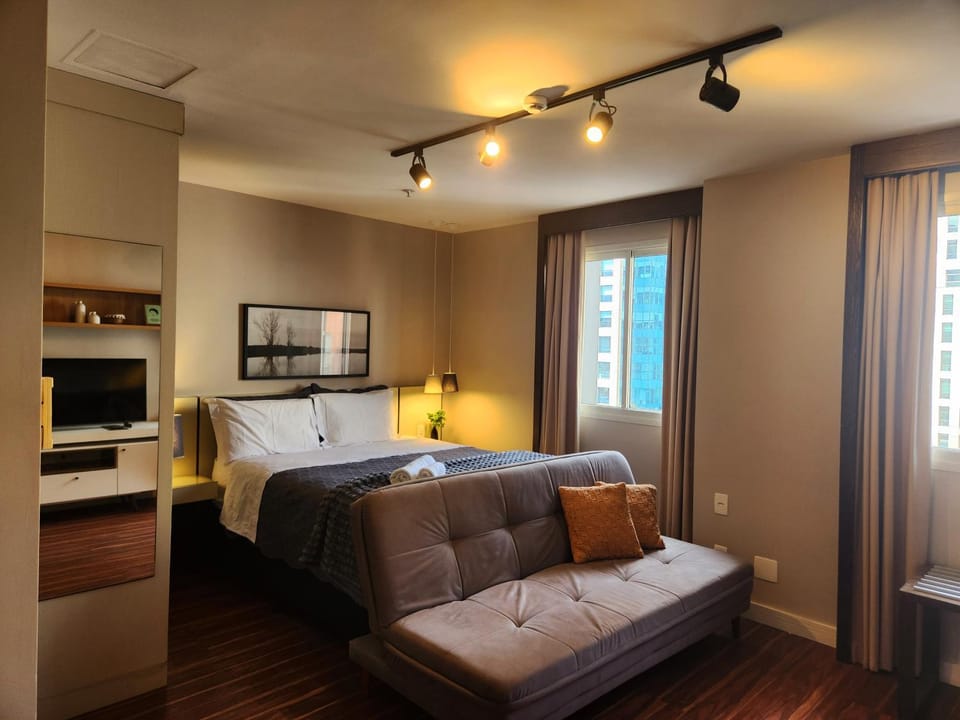 Bed, Living room, Photo of the whole room, Seating area, Bedroom