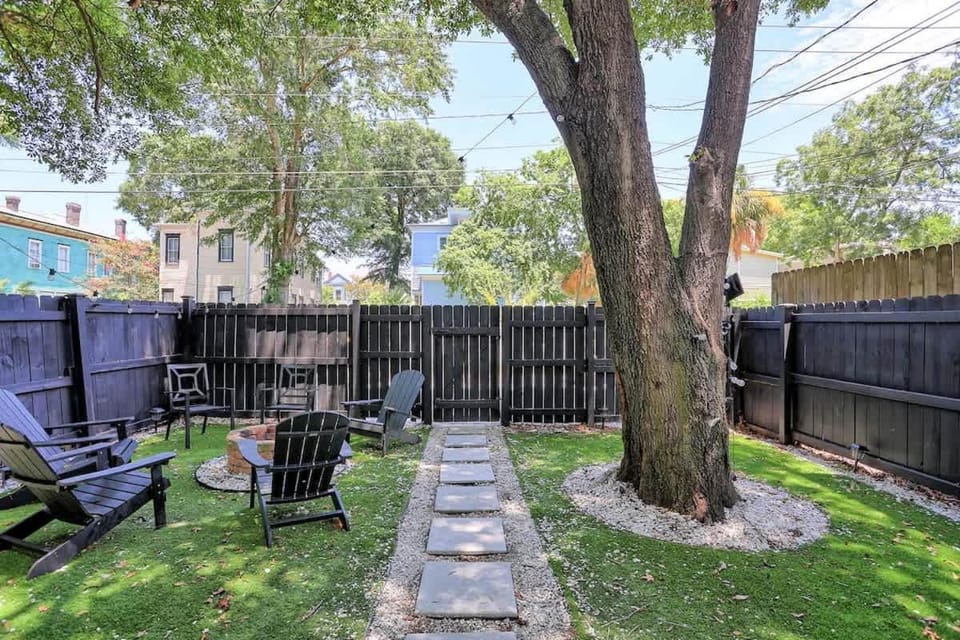 Renovated Dog Friendly Duplex Near Food & Fun Fully Fenced Yard and Private Parking House in Savannah
