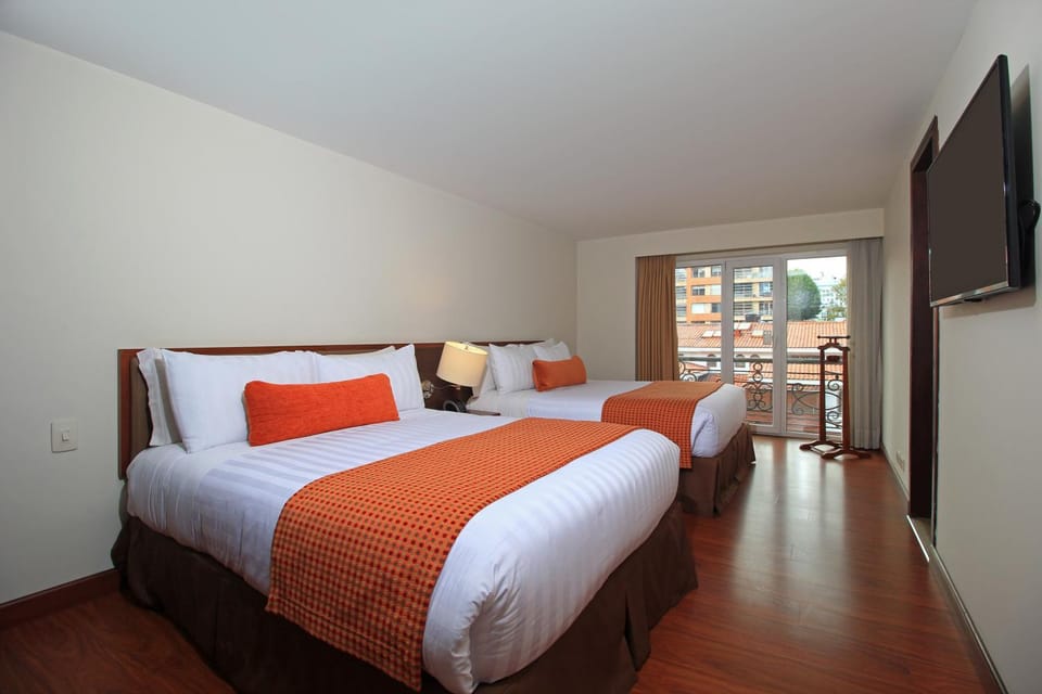 Bed, TV and multimedia, Bedroom