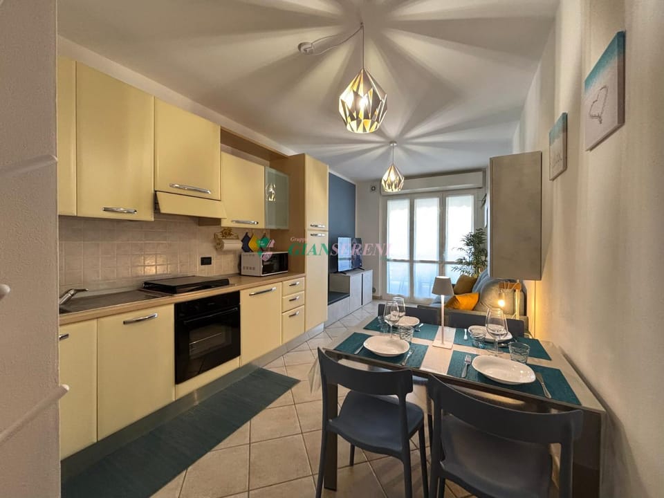 Kitchen or kitchenette, Dining area, oven, pet friendly, stove