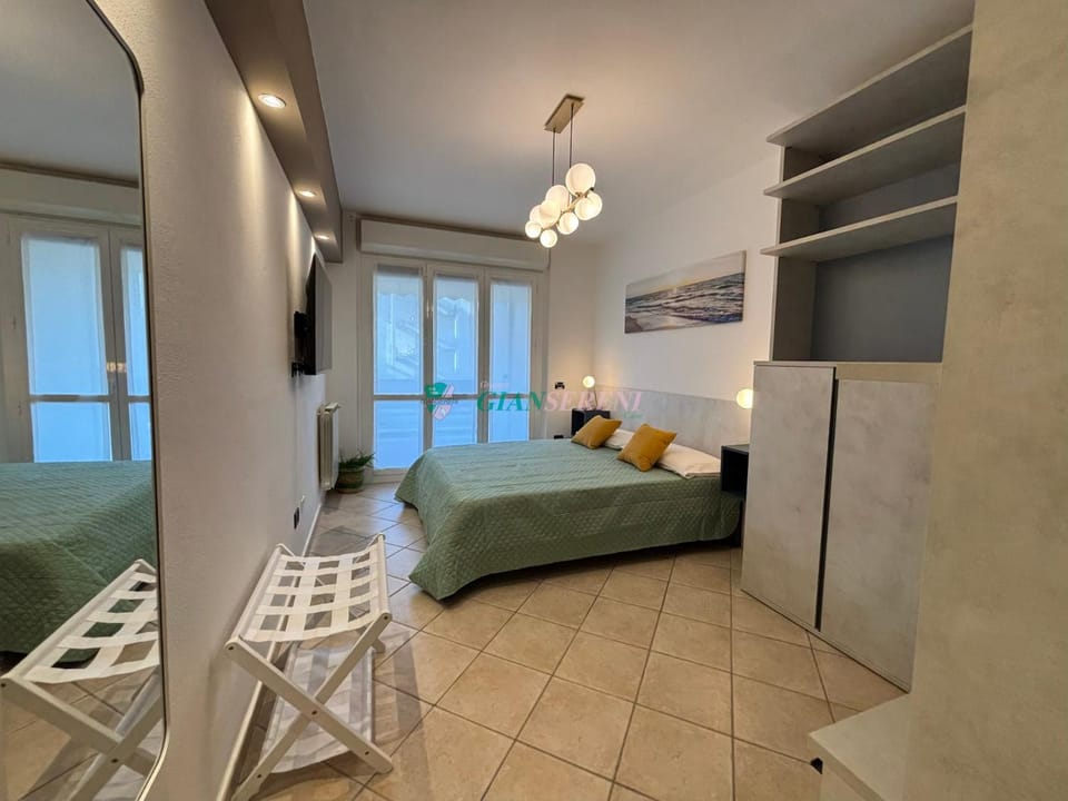 Bed, TV and multimedia, Photo of the whole room, Bedroom, wardrobe