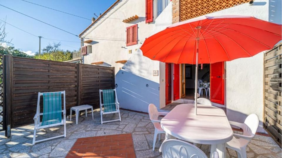Property building, Patio, sunbed