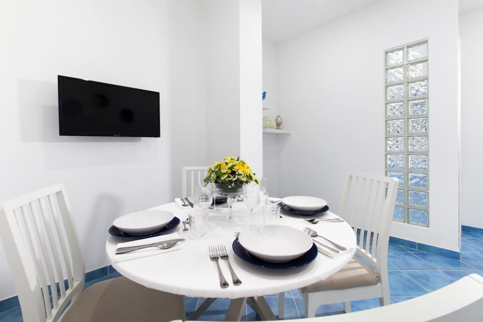 TV and multimedia, Dining area