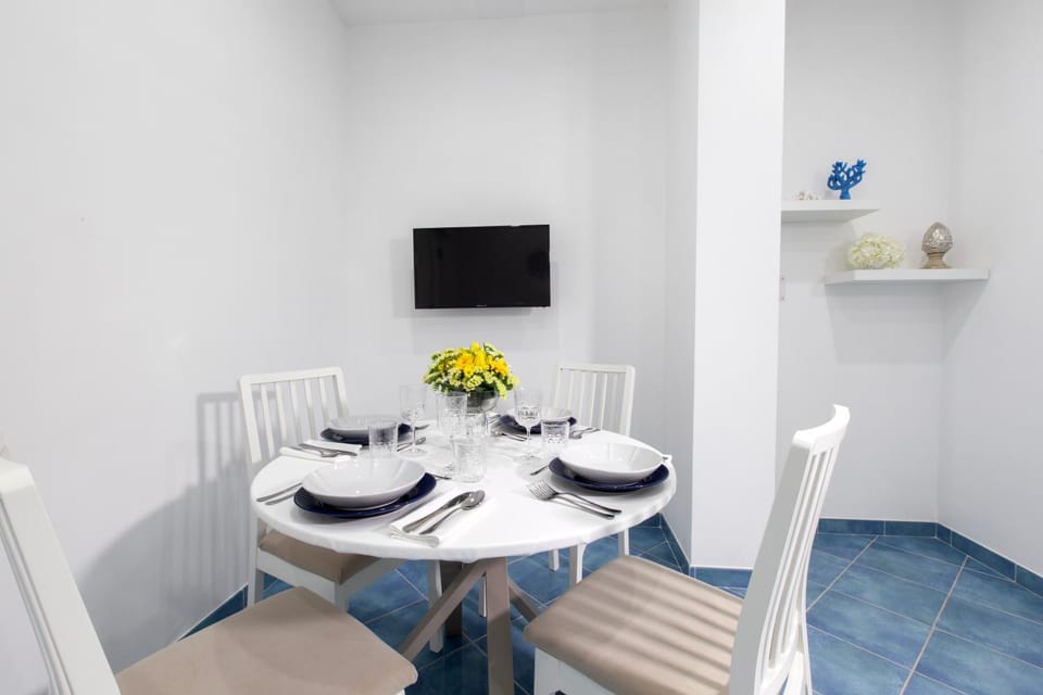 TV and multimedia, Dining area