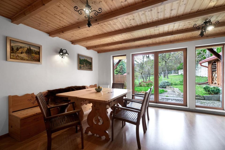 Garden, Balcony/Terrace, Living room, Seating area, Dining area