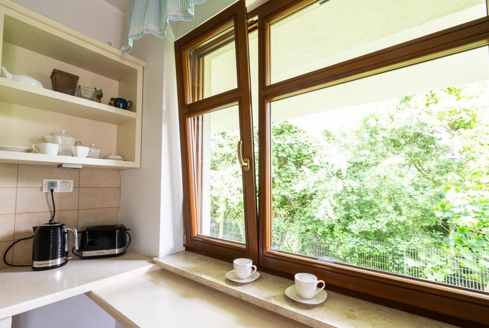 Coffee/tea facilities, Kitchen or kitchenette, Food, toaster, kitchen, kitchen