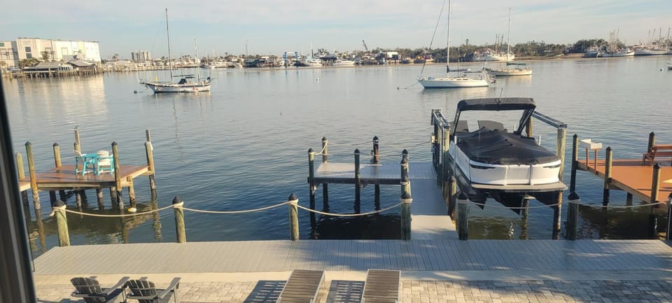 Bayside Beauty House in Estero Island