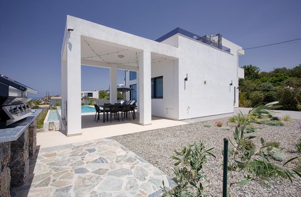 Garden, Dining area, Swimming pool, kitchen